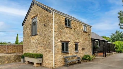 Front View, Buff Lodge, Bolthole Retreats