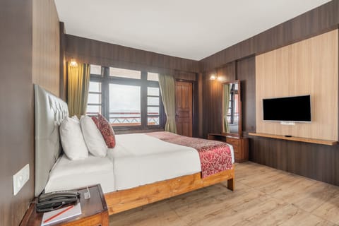 Room with Private Balcony | Soundproofing, iron/ironing board (on request), WiFi (free)