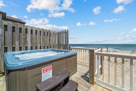 17-Surf-or-Sound-Realty-1140-Paws-In-The-Water-hot-tub
