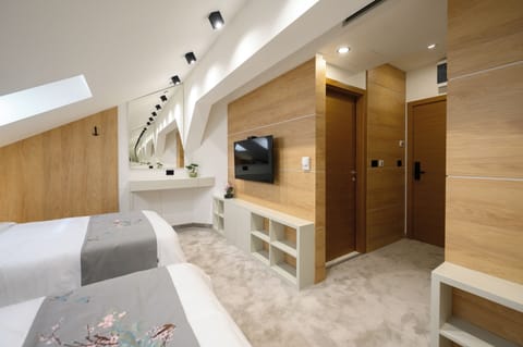 Deluxe Twin Room | Egyptian cotton sheets, premium bedding, memory foam beds, minibar