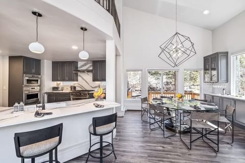 Duplex, 4 Bedrooms | Private kitchen | Coffee/tea maker, fridge, oven, toaster