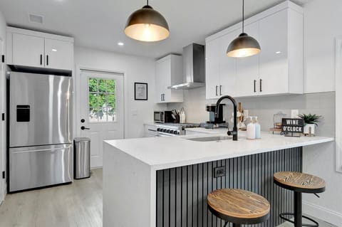 Luxury House | Private kitchen | Fridge, microwave, oven, stovetop