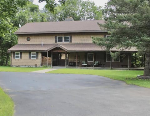 view of the house as you pull in the driveway