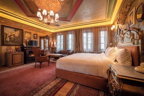 Premier Room | Egyptian cotton sheets, premium bedding, memory foam beds, minibar