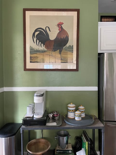 Cofee bar with kuerig snd expresso machine