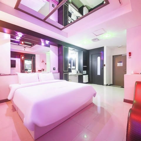Deluxe Room | 1 bedroom, free WiFi