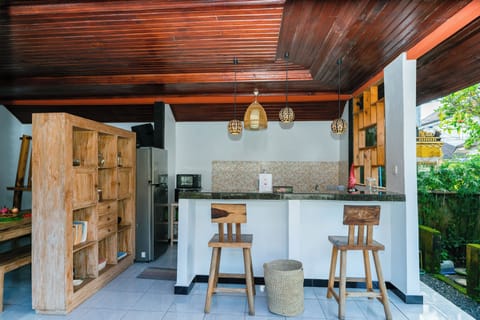Family Triple Room | Private kitchen | Fridge, microwave, oven, stovetop