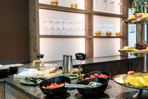 Daily buffet breakfast for a fee