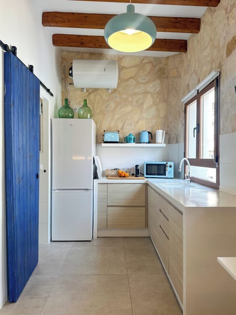 Suite Cúpula Deluxe | Private kitchen | Espresso maker, coffee/tea maker, electric kettle