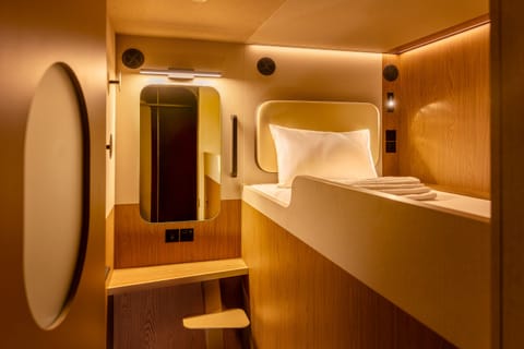 Single Cabin | WiFi (free), bed sheets