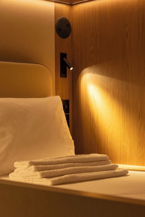 Single Cabin | WiFi (free), bed sheets