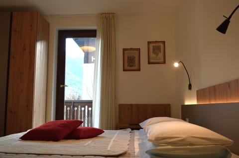 Superior Room, 1 Queen Bed | In-room safe, desk, soundproofing, free WiFi