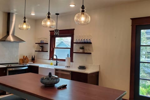 Enjoy some wine after a long day of sightseeing and prepare a meal in this fully equipped kitchen.