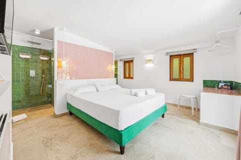 Classic Double Room, Ensuite | Egyptian cotton sheets, premium bedding, down comforters