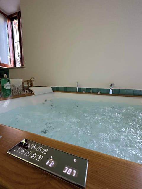 Double Room, Ensuite, Mountain View (Verde) | Private spa tub