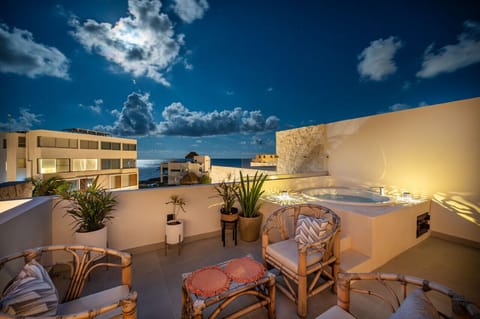 Up for a jacuzzi under the stars?