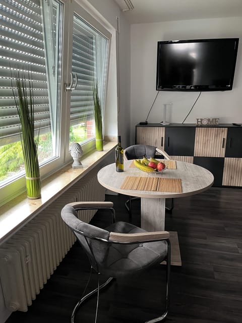 Basic Studio, 1 Bedroom | Living area
