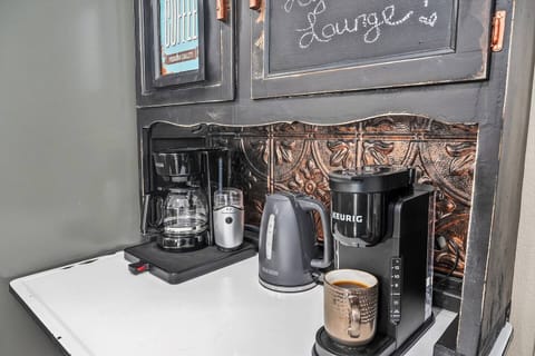 The fully stocked coffee & tea bar is ready to wake you up each and every day during your stay. You’ll find a traditional drip pot with beans and a Keurig. Every coffee lovers dream with options so you can have your pick!