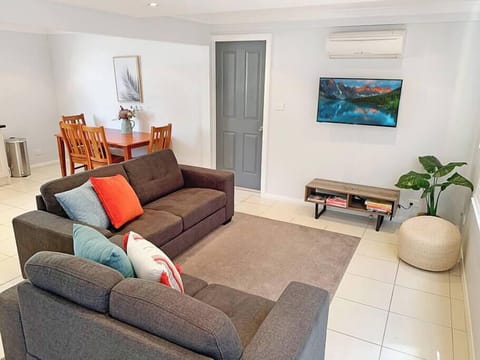 Living area with wifi and netflix connected.