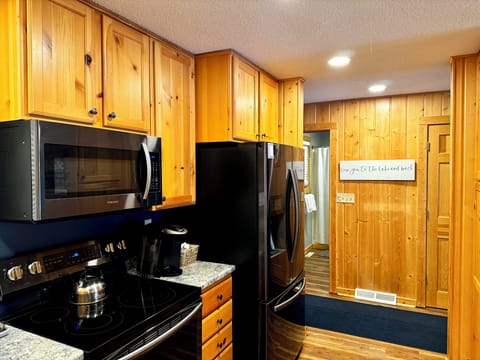 Full kitchen stocked with cooking amenities