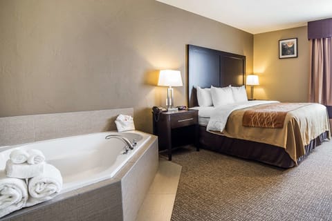 Suite, 1 King Bed, Non Smoking, Jetted Tub | Premium bedding, pillowtop beds, desk, blackout drapes