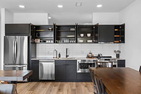 Did someone say full size fabulous kitchen?