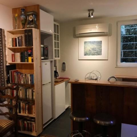 kitchen and library suite 1