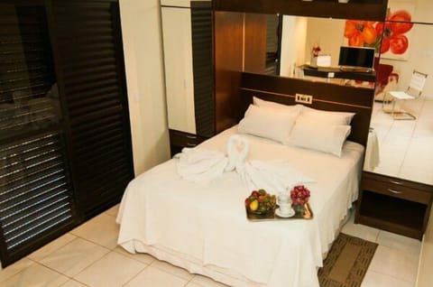 Suite | Premium bedding, in-room safe, desk, iron/ironing board (on request)