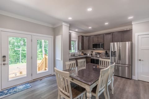 Dining room - Open concept dining room and kitchen with seating for 6.