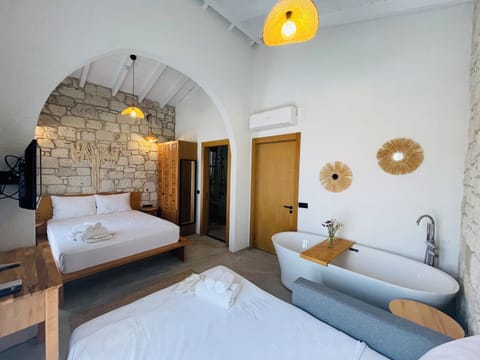 Exclusive Quadruple Room, 1 Bedroom, Bathtub, Pool View | Egyptian cotton sheets, premium bedding, memory foam beds, in-room safe