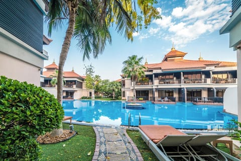 2 outdoor pools