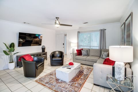 Savannah Vacation Rental | 3BR | 2.5BA | Steps Required | 1,694 Sq Ft
