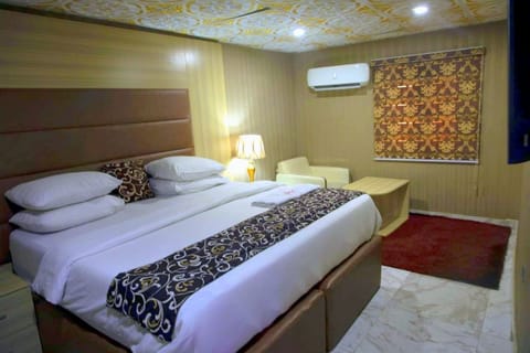 Egyptian cotton sheets, premium bedding, memory foam beds, desk