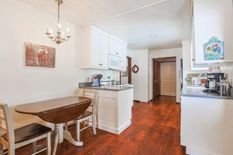 Kitchen & Breakfast Nook