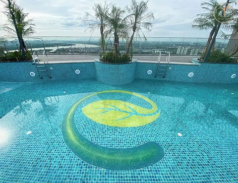 Indoor pool, 2 outdoor pools