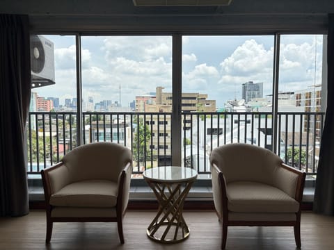 Deluxe Double Room | Desk, laptop workspace, bed sheets