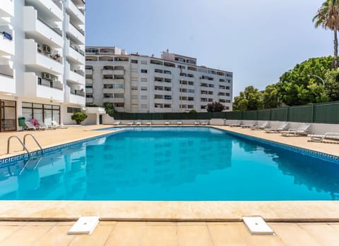 This pool is only shared by the building and is great to relax and enjoy the Algarve
#pool #relax #algarve #portugal
