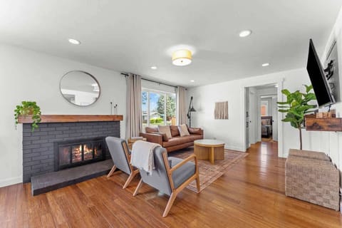 Cozy living room (plenty of seating, fireplace, and smart TV)