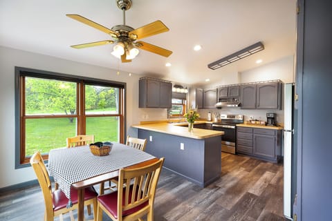 aec6366a-50f3-43a3-8c0e-f578772cd336