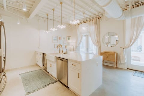 Cook, gather, and create memories in our dreamy beach-chic kitchen — perfect for big breakfasts and sunset dinners!