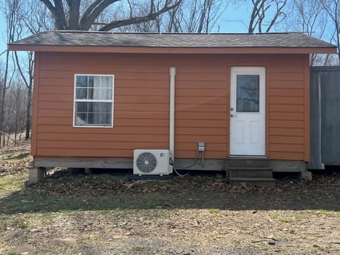 Cabin with full and queen bed (and loveseat)