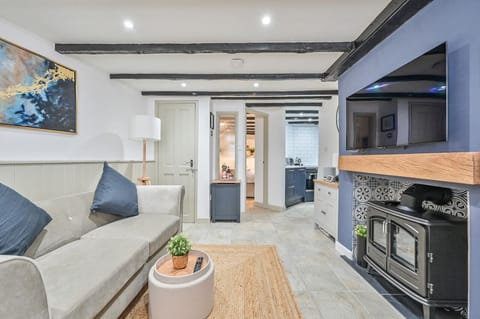 State-of-the-art, premium Smart TV, Amazon, studios speakers and Nest thermostat