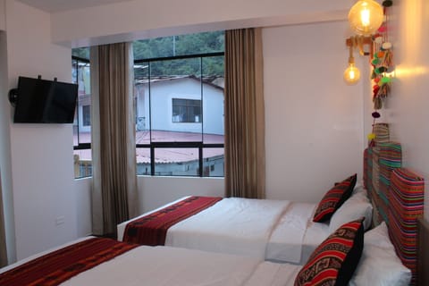 Egyptian cotton sheets, premium bedding, down comforters, desk