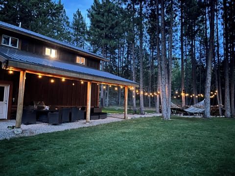 Ourdoor dining in the evening.