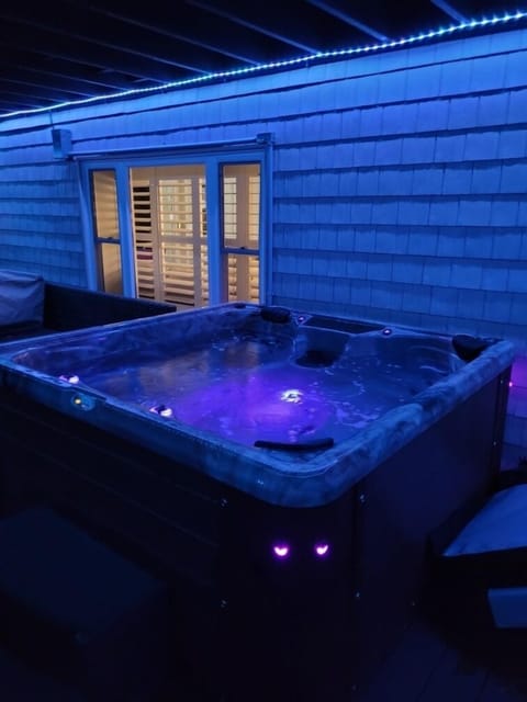 Indoor spa tub
