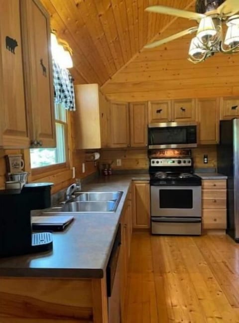 Full kitchen all cooking necessities included.