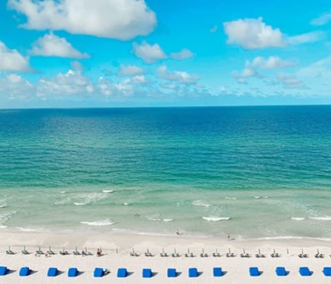 2 bedroom, gulf view, walk to restaurants, Winn Dixie and CVS