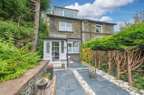 Sunny brae windermere cottage front 1 - Copy