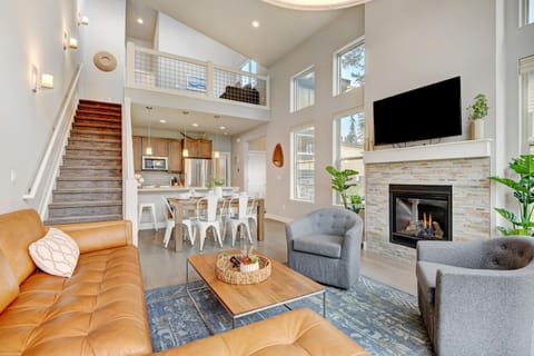 Gorgeous Living Space with HD TV and Gas Fireplace