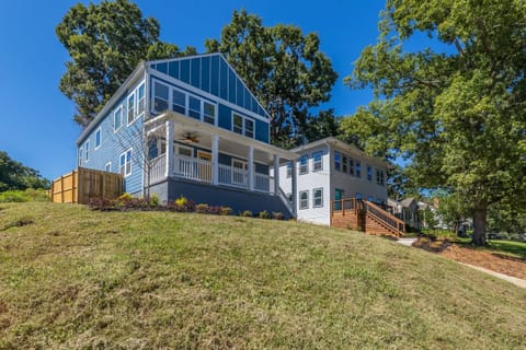 Experience Unrivaled Luxury and Space: Our Exquisite 8-Bedroom Dual-Home Listing in Atlanta! Perfect for Grand Getaways, Special Occasions, or Group Retreats. Indulge in Comfort, Style, and Endless Amenities Across Two Beautifully Appointed Homes. Your Unforgettable Atlanta Adventure Awaits!